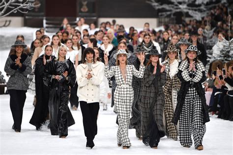 chanel autunno inverno 2019 calzature sfilata|Chanel fall dresses.